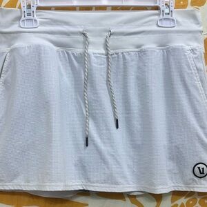Vuori Tennis Skirt with Drawstring SZ Large